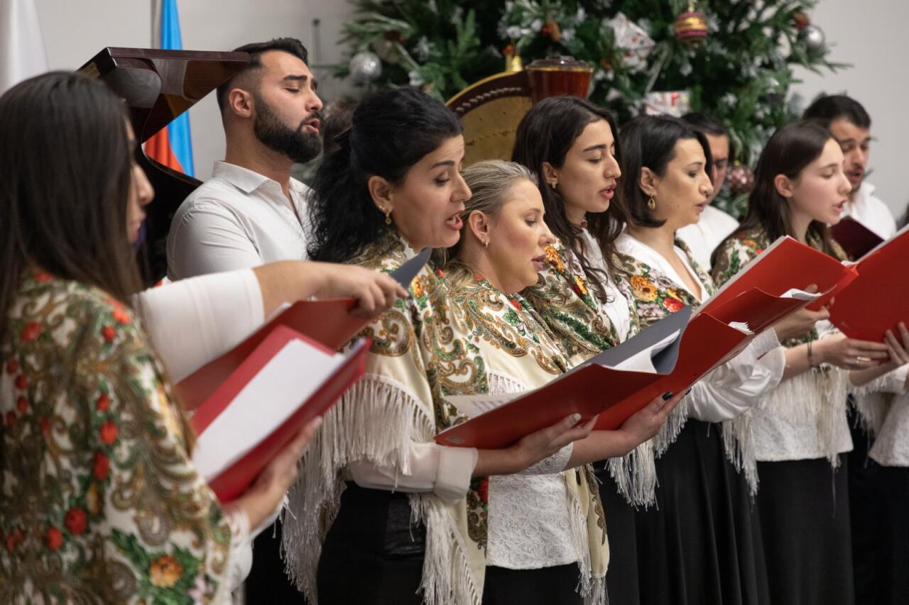 "Святочные вечера" в Баку отметили праздничным концертом