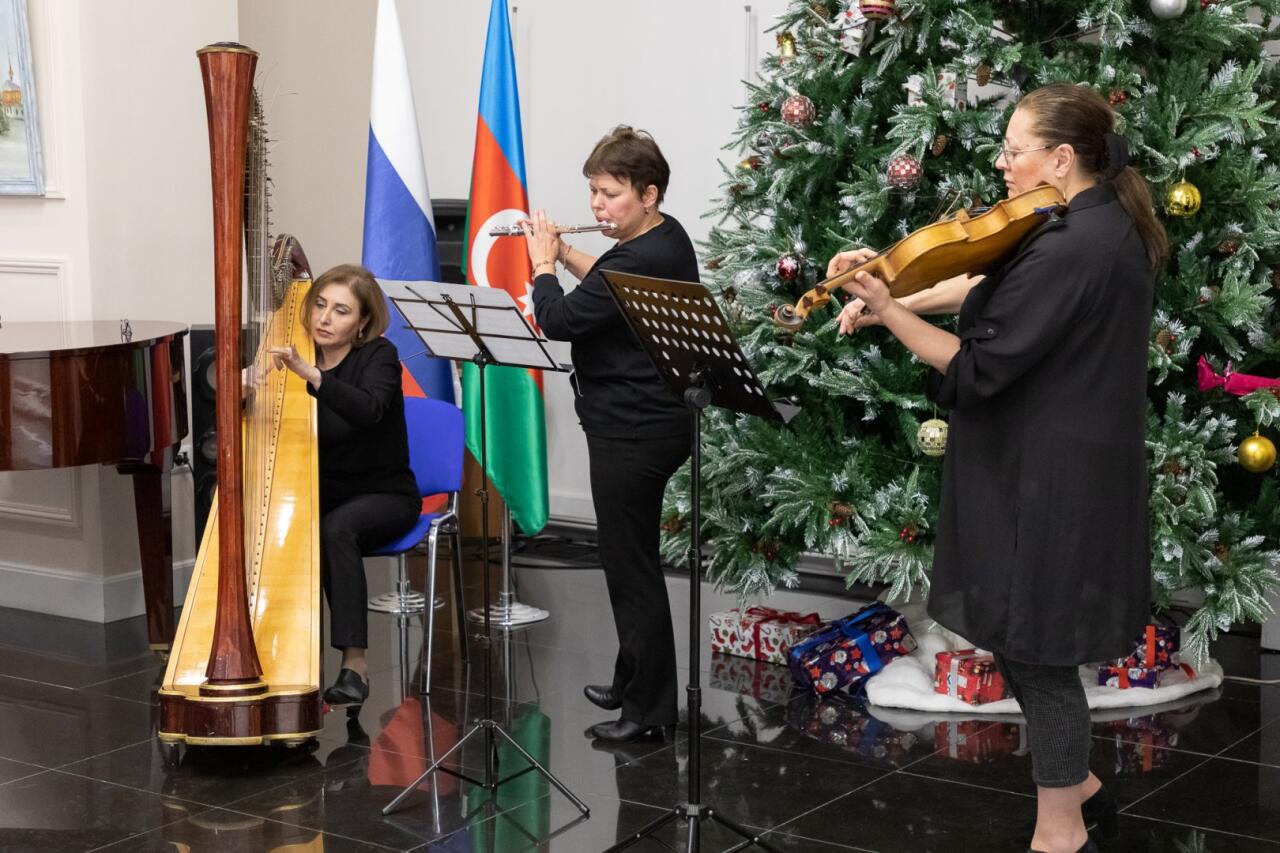 "Святочные вечера" в Баку отметили праздничным концертом