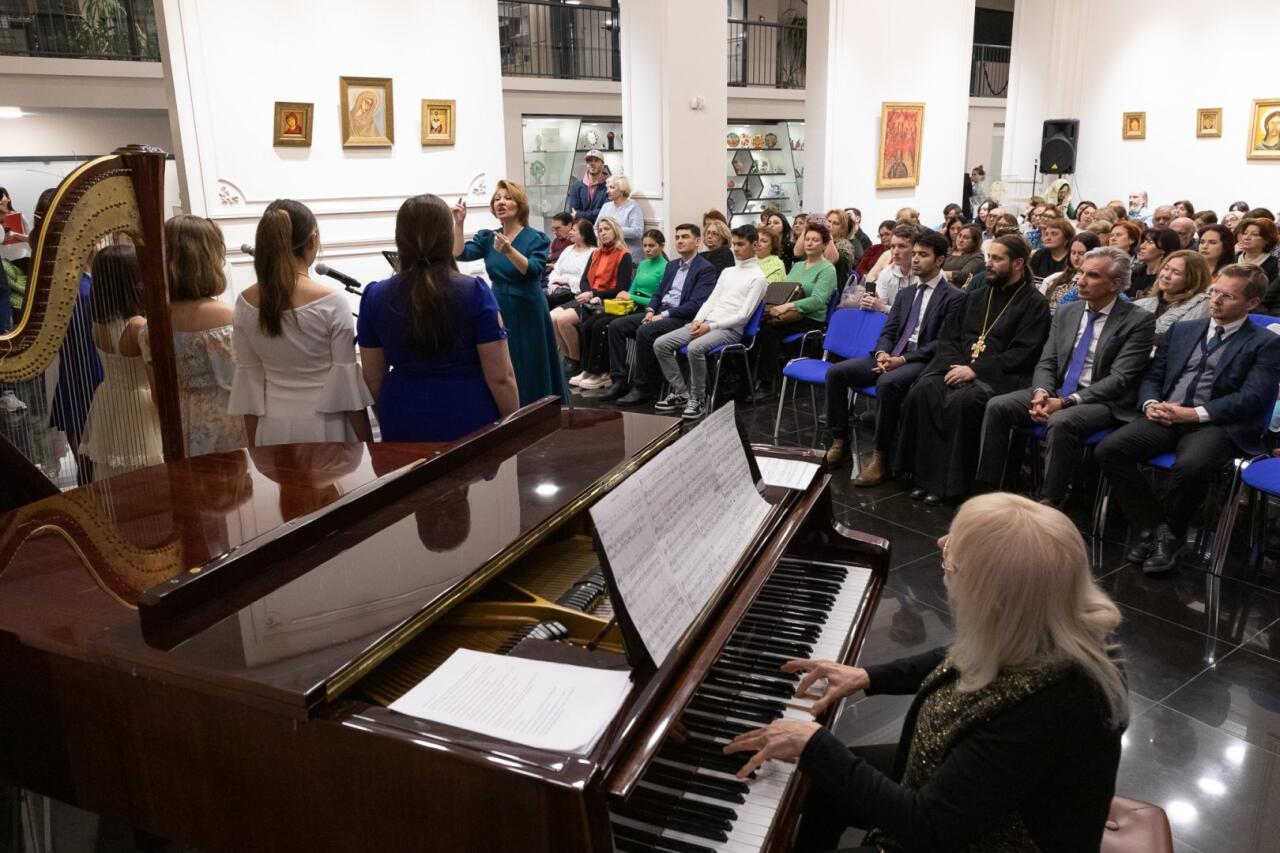 "Святочные вечера" в Баку отметили праздничным концертом