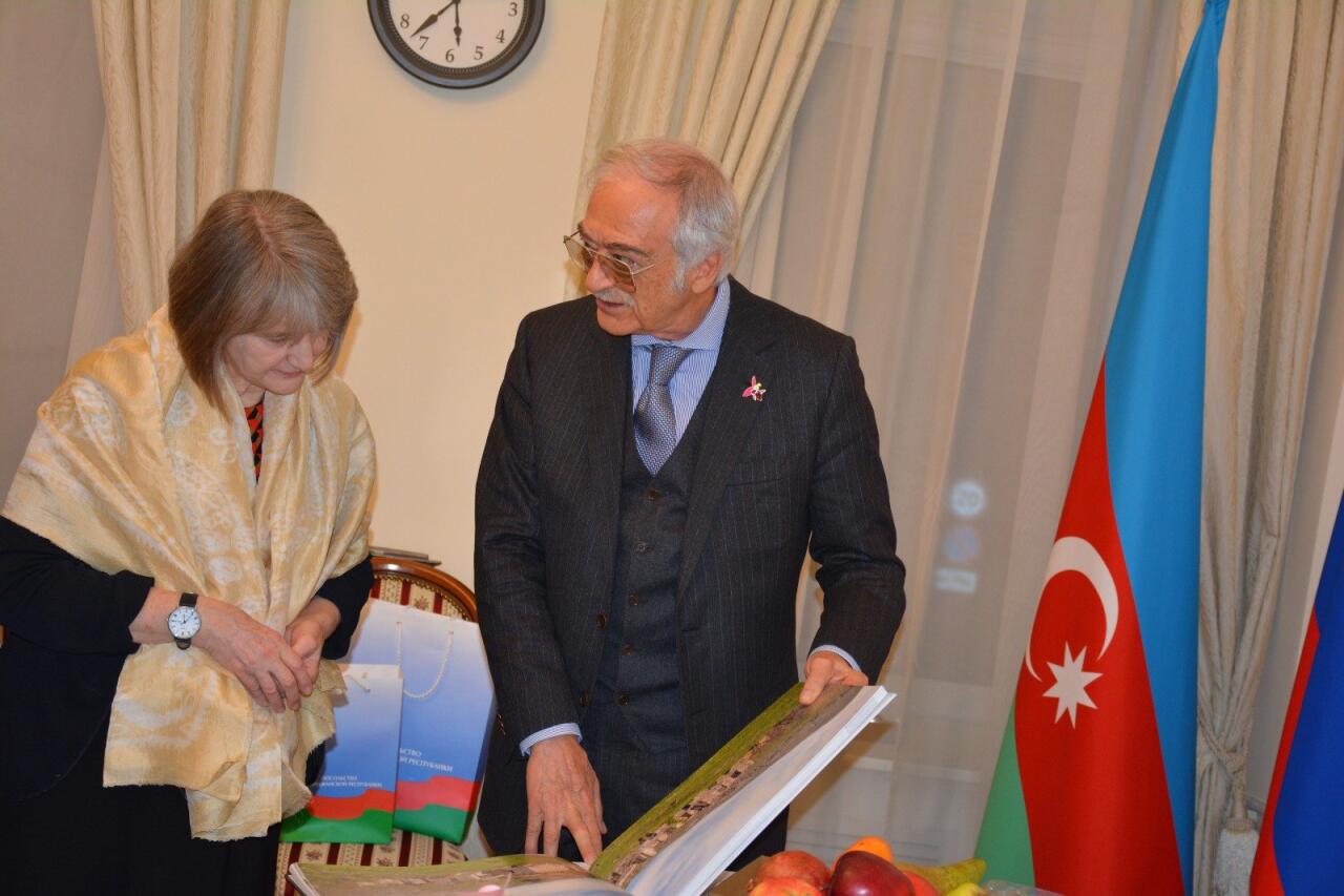 Polad Bülbüloğlu Kanadanın Rusiyadakı yeni səfiri ilə görüşüb
