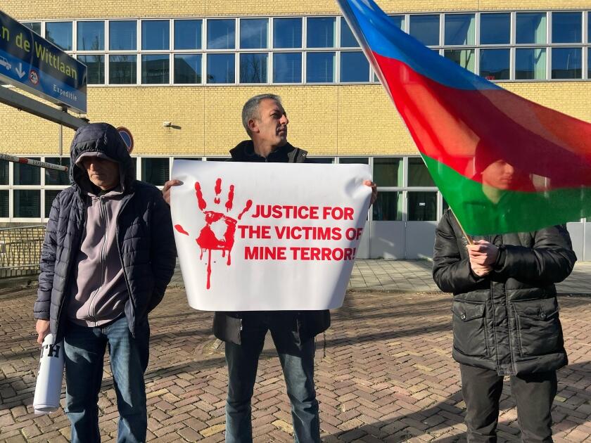 Акция протеста азербайджанской диаспоры перед посольством Армении в Гааге