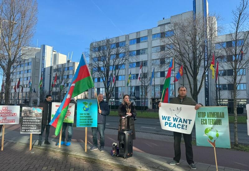 Акция протеста азербайджанской диаспоры перед посольством Армении в Гааге