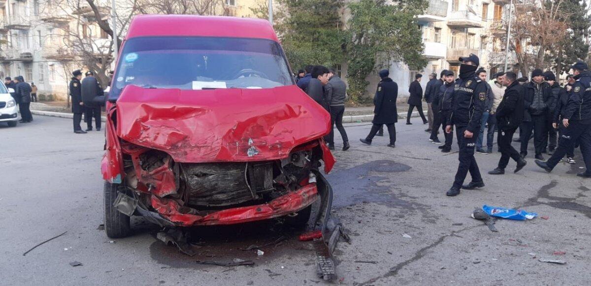Gəncədə iki avtomobil toqquşdu