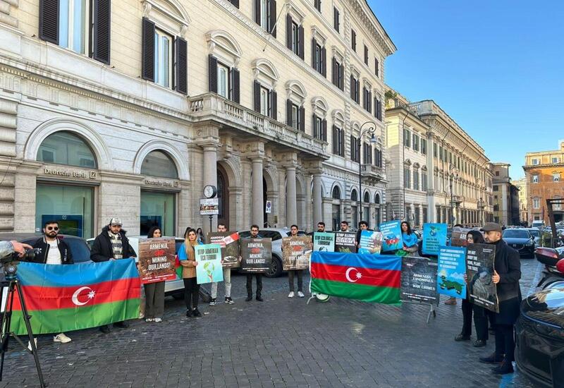 Azərbaycan icması Romada dinc etiraz aksiyası keçirib