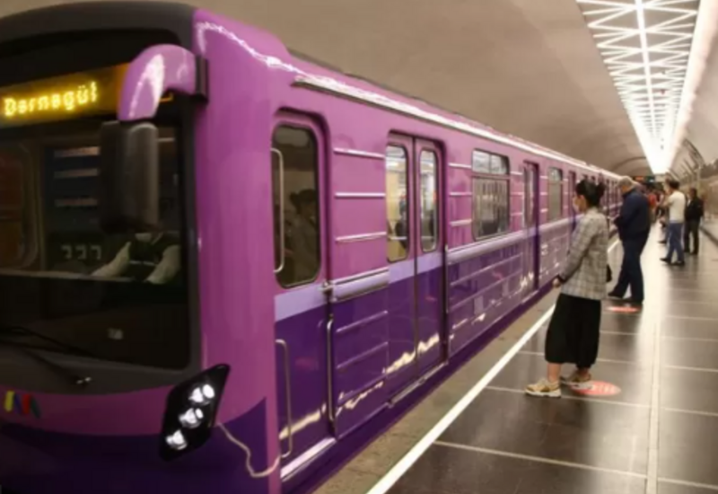 Metroda aparıcıya verdiyi cavab GÜNDƏM OLDU: "Çimməyə gedirəm"