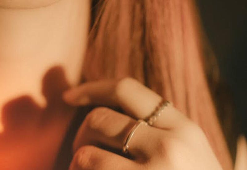 Evini əxlaqsızlıq yuvasına çevirən şəxsə ağır cəza verildi