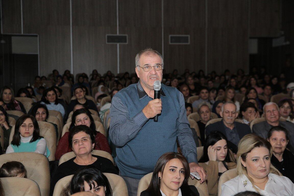 "Qonağımız var" – встреча заслуженного артиста Азербайджана Адалята Шукюрова с поклонниками
