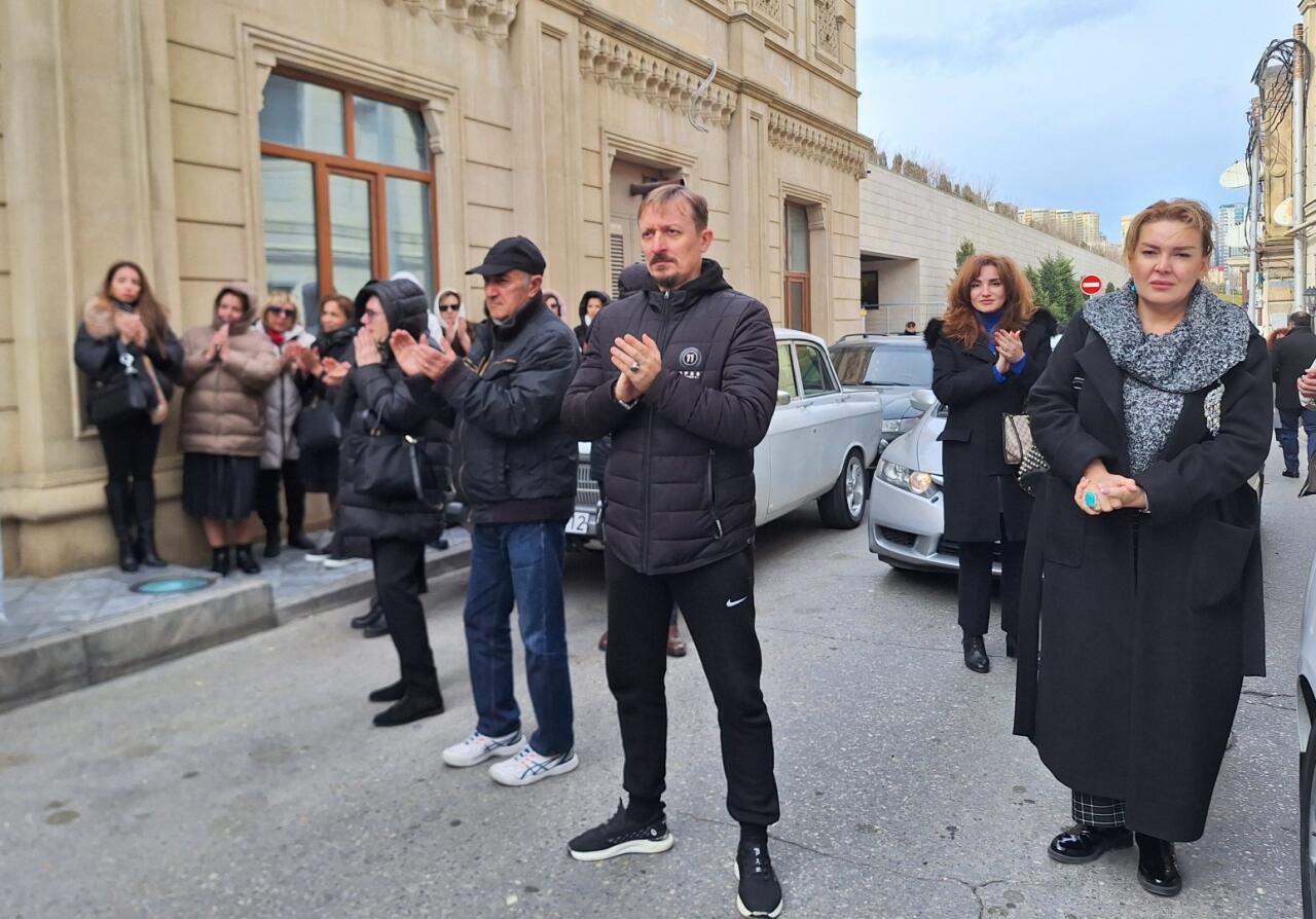 Народную артистку Рафигу Ахундову аплодисментами проводили в последний путь