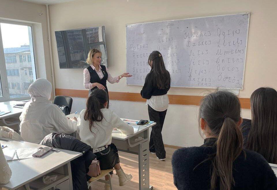 В университетах Узбекистана началось преподавание азербайджанского языка