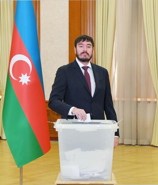 Президент Ильхам Алиев, Первая леди Мехрибан Алиева и члены их семьи проголосовали в Ханкенди