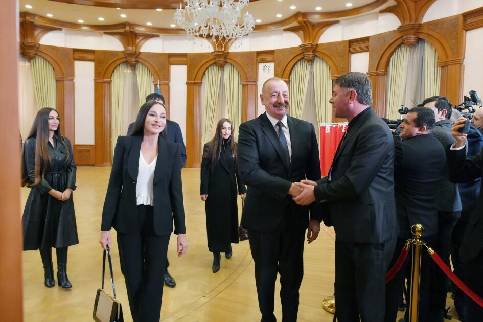 Президент Ильхам Алиев, Первая леди Мехрибан Алиева и члены их семьи проголосовали в Ханкенди
