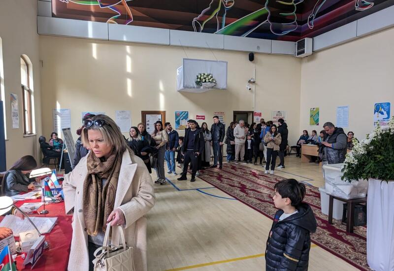 Активность избирателей на президентских выборах в Азербайджане не снижается