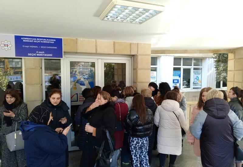 Избиратели Ясамальского района Баку продолжают активно голосовать на президентских выборах