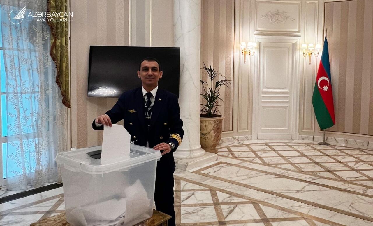 Сотрудники AZAL, находящиеся за рубежом, принимают участие в выборах