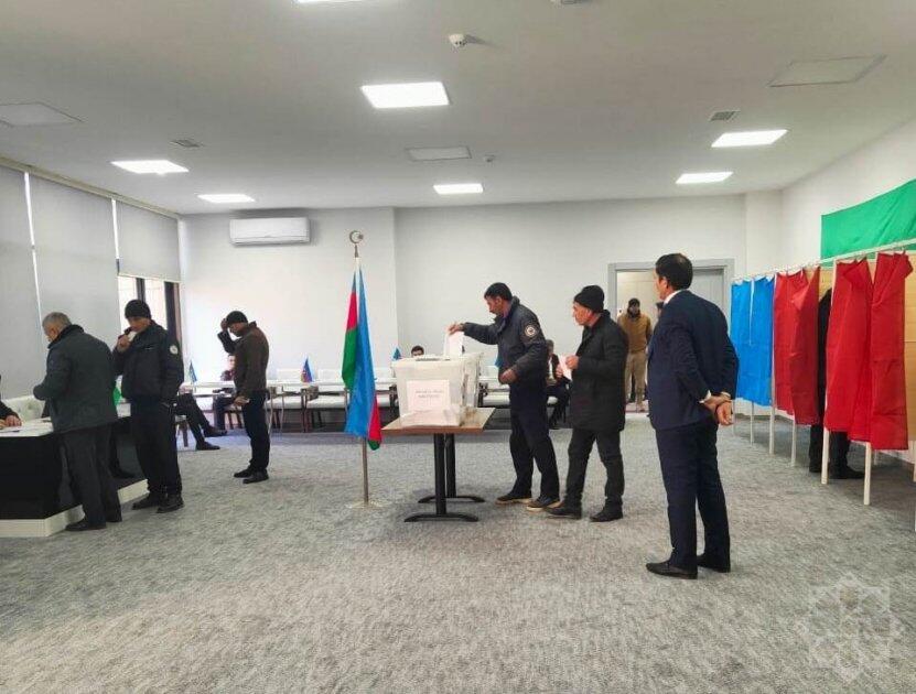 В Гадруте избиратели пользуются конституционными правами на президентских выборах