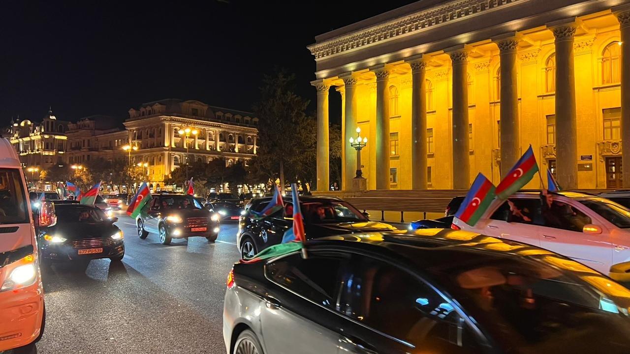 Праздничное шествие автомобилей в Баку в связи с победой Ильхама Алиева на президентских выборах