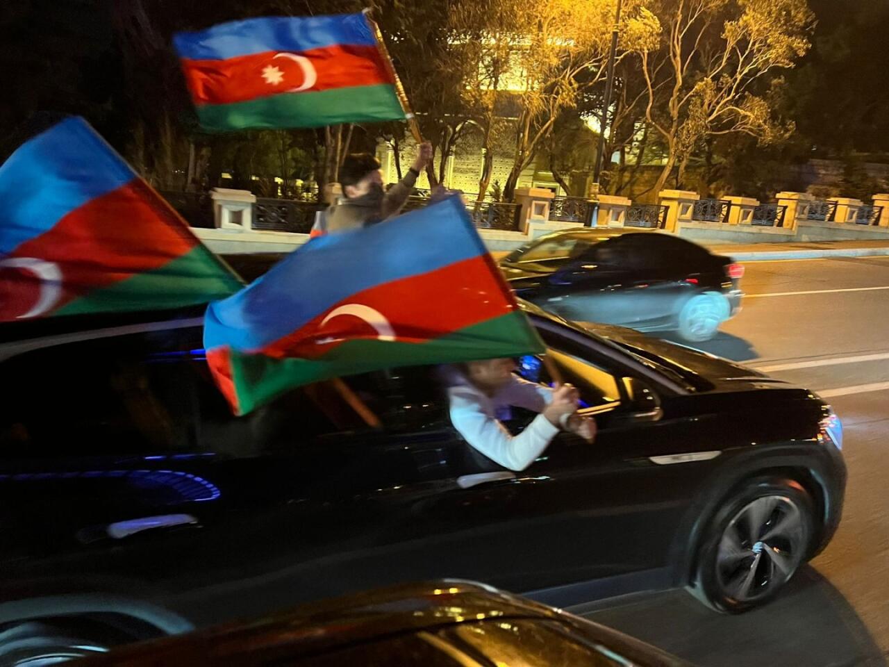 Праздничное шествие автомобилей в Баку в связи с победой Ильхама Алиева на президентских выборах