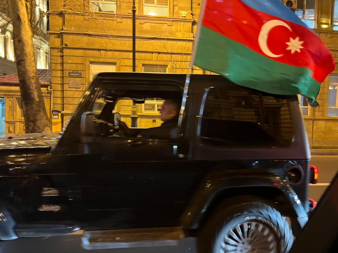 Праздничное шествие автомобилей в Баку в связи с победой Ильхама Алиева на президентских выборах