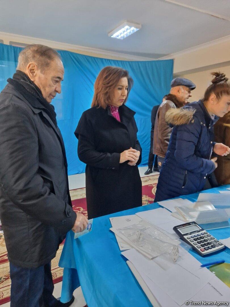 Председатель Госкомитета Азербайджана по проблемам семьи, женщин и детей проголосовала на президентских выборах