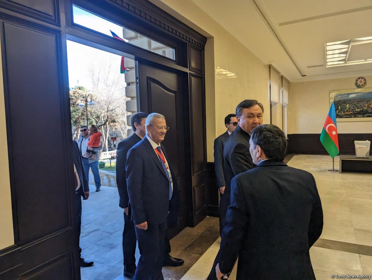 TDT-nin nümayəndə heyəti Azərbaycanda keçirilən seçkiləri müşahidə etmək üçün seçki məntəqəsinə gəlib