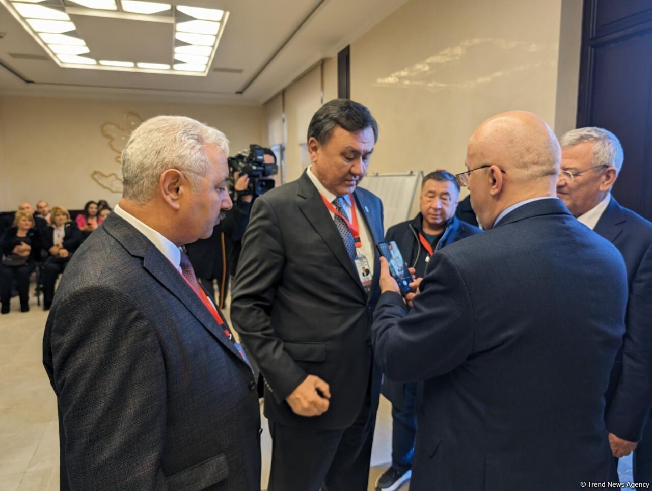 TDT-nin nümayəndə heyəti Azərbaycanda keçirilən seçkiləri müşahidə etmək üçün seçki məntəqəsinə gəlib