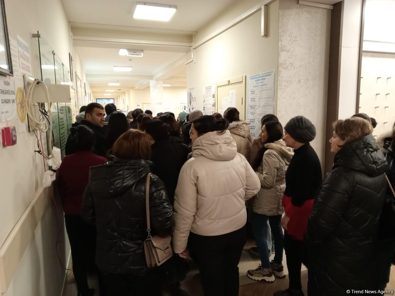 Избиратели Сабунчинского района Баку активно голосуют на президентских выборах