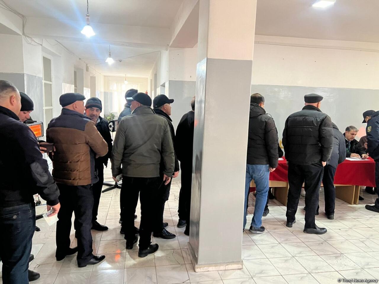 В Сабунчинском районе Баку активно проходит голосование на президентских выборах