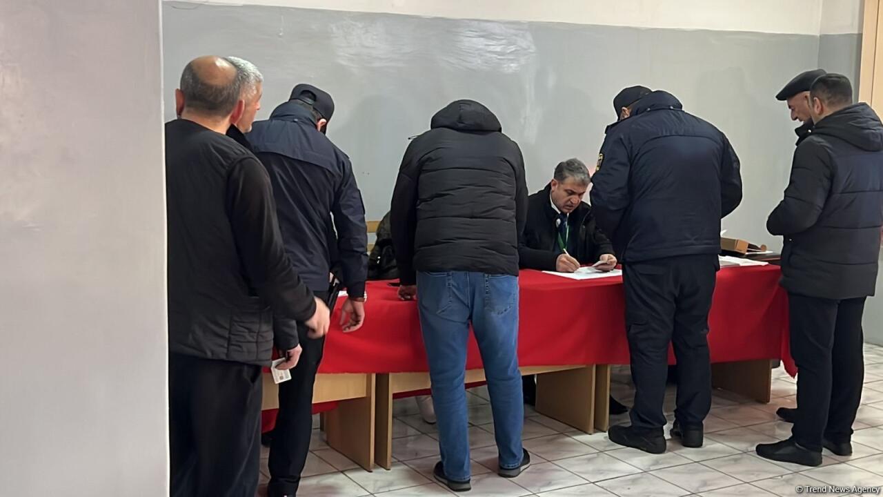 В Сабунчинском районе Баку активно проходит голосование на президентских выборах
