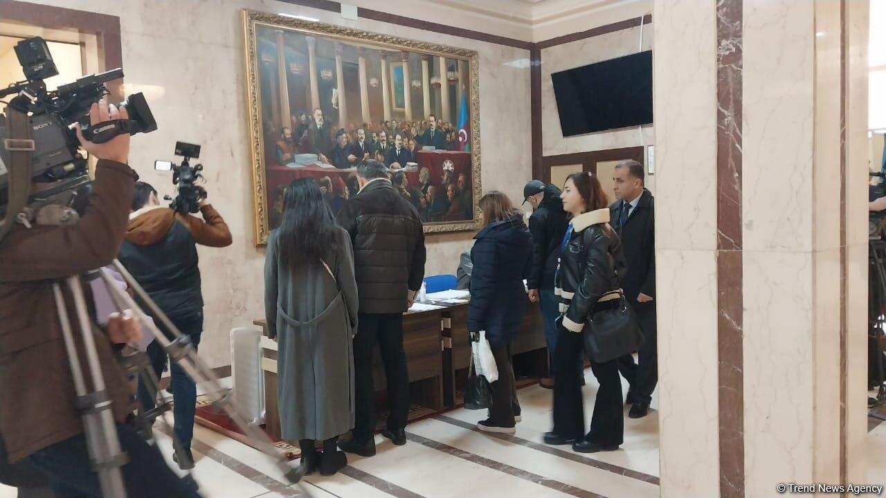 Жители Ясамальского района Баку активно голосуют на президентских выборах в Азербайджане