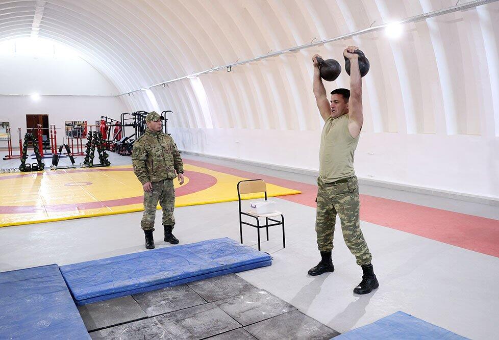 В Сухопутных войсках Азербайджана состоялось первенство по гиревому спорту