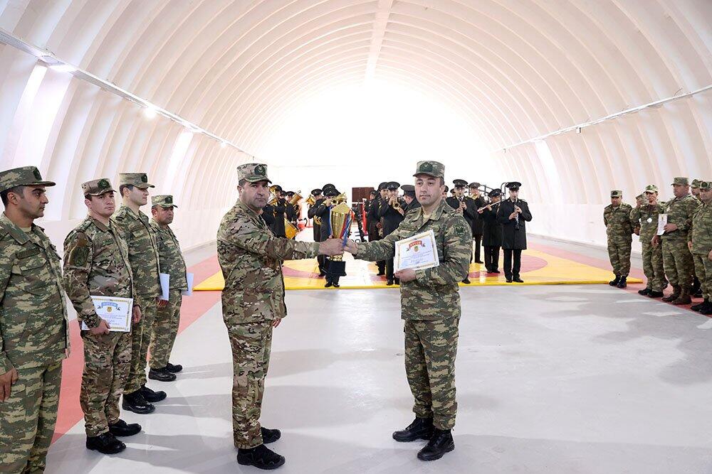 В Сухопутных войсках Азербайджана состоялось первенство по гиревому спорту