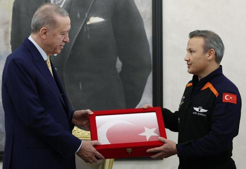 Ərdoğan Alper Gezeravcı ilə görüşdü