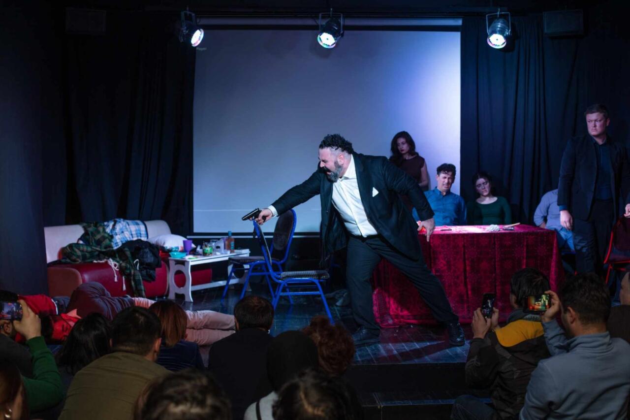 На сцене M.Teatr состоялась премьера спектакля "Ферзь"