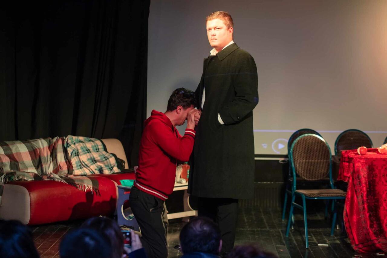 На сцене M.Teatr состоялась премьера спектакля "Ферзь"