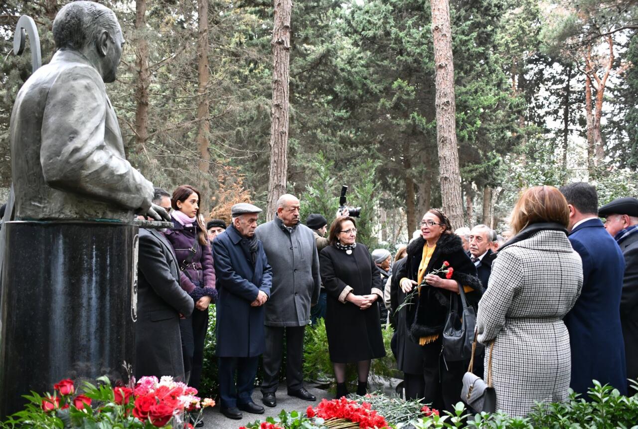 В Баку почтили память видного композитора Сулеймана Алескерова