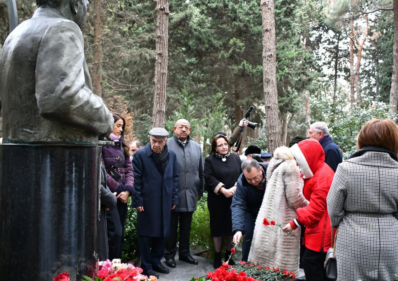 В Баку почтили память видного композитора Сулеймана Алескерова