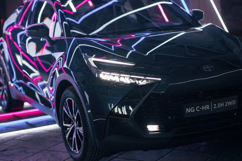 Представлена полностью обновленная Toyota C-HR!
