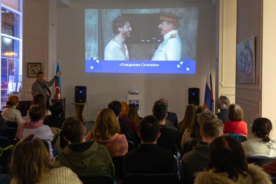 В Русском доме в Баку прошел творческий вечер народного артиста России Петра Семака