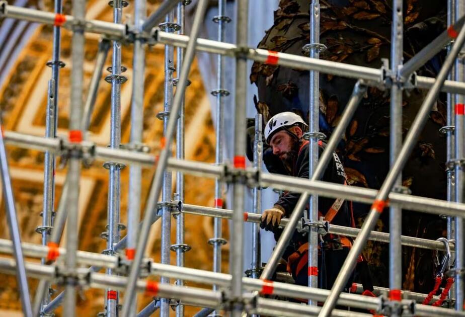 Реставраторы Ватикана приступили к работе над центральным элементом собора Святого Петра
