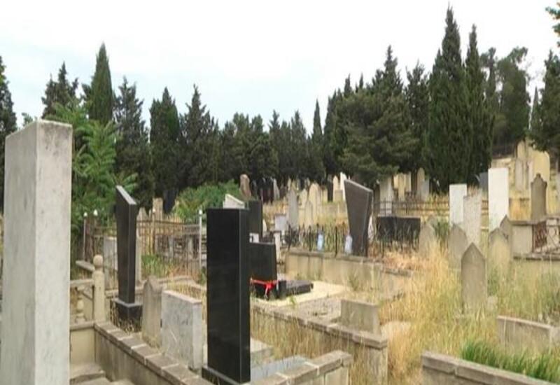 Vəfat etmiş köçkünlərin məzarları Qarabağa daşınacaq?