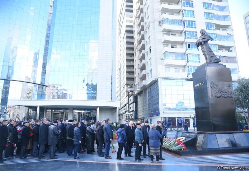 Азербайджанская общественность посетила памятник "Крик матери"