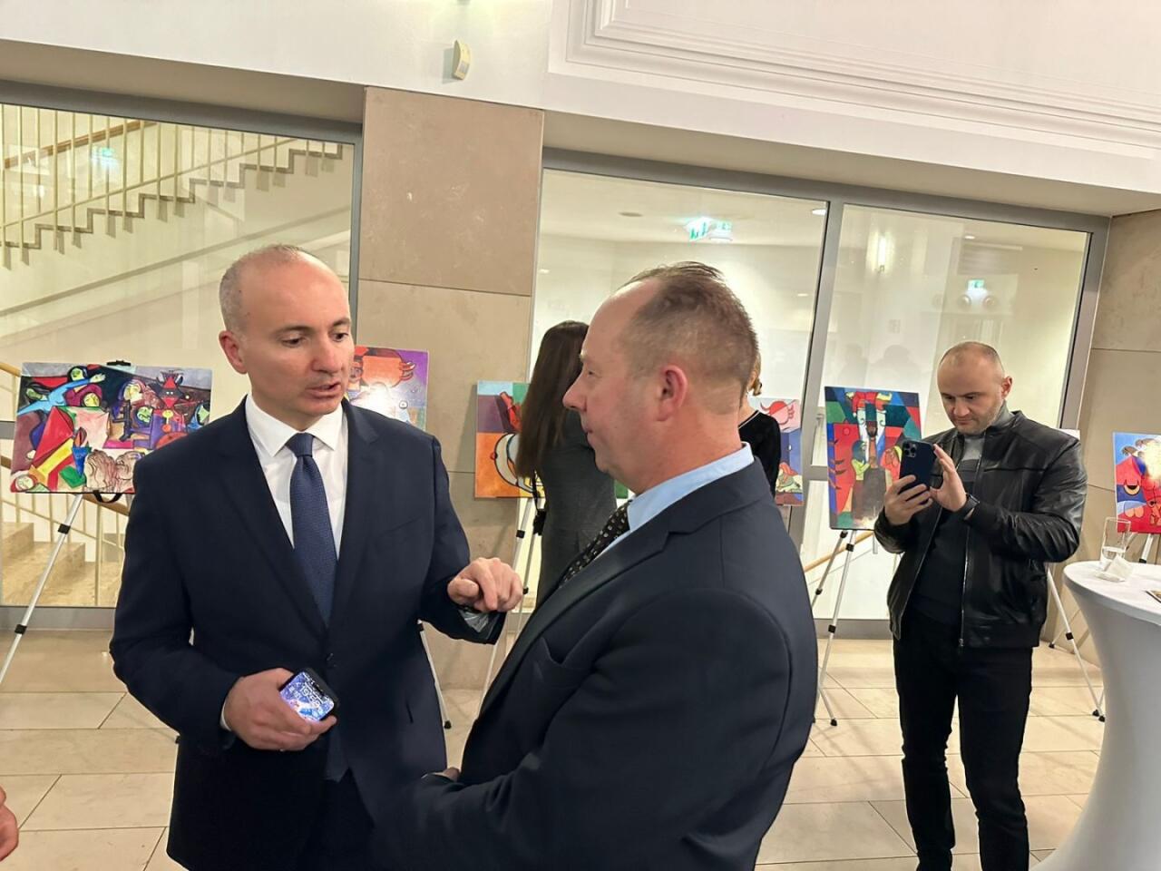 В Вене представлены работы художника Назима Мамедова, посвященные Ходжалинскому геноциду