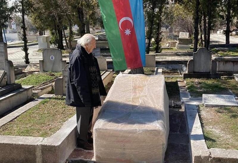 Посольство Азербайджана в Анкаре благоустраивает могилу Расулзаде