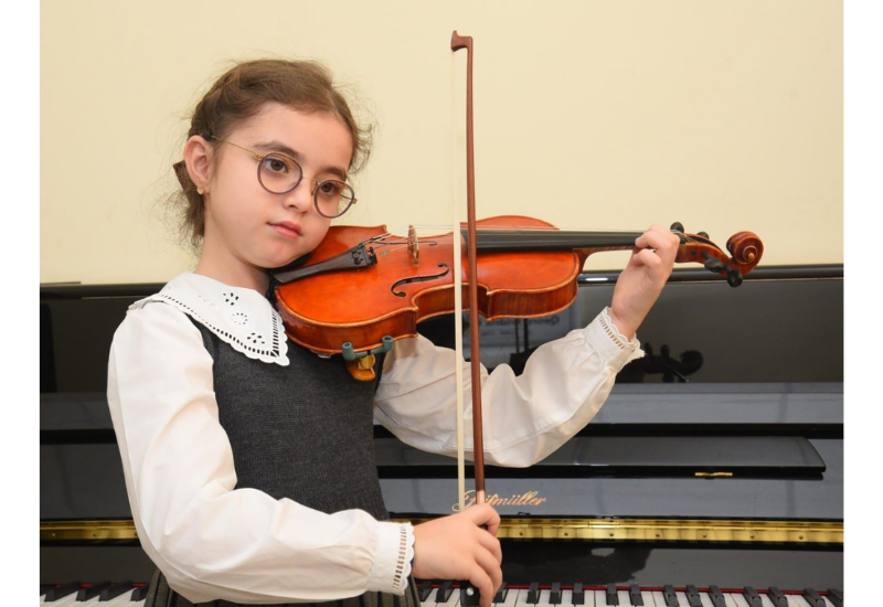 8-летняя азербайджанка Дильшад Фархадзаде покоряет мир