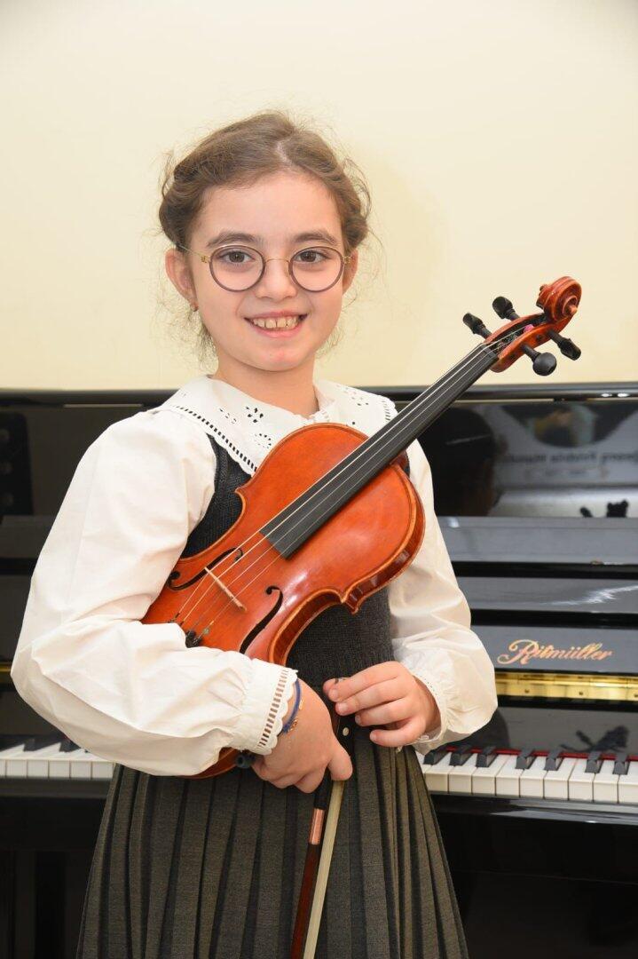 8-летняя азербайджанка Дильшад Фархадзаде покоряет мир