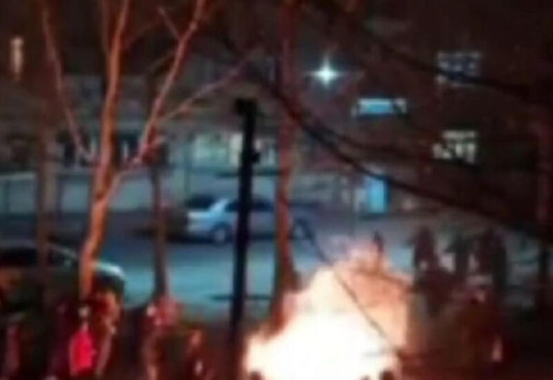 Tonqaldan tullanan azyaşlılar toqquşaraq alova düşdülər
