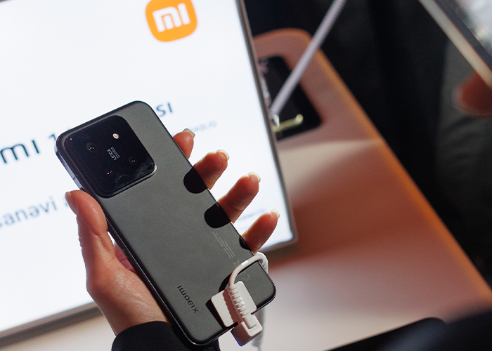 В Азербайджане начались продажи нового смартфона Xiaomi 14