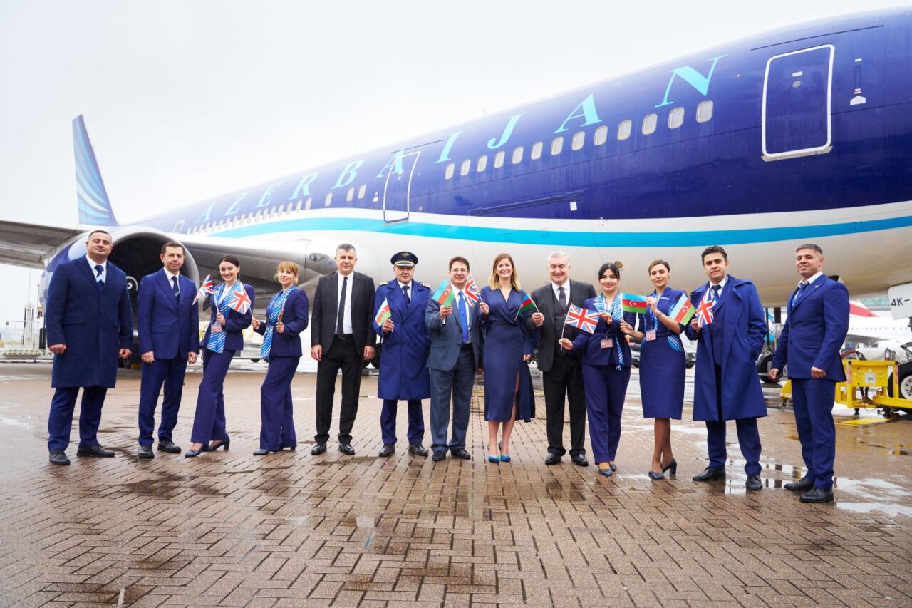 AZAL начал выполнение полетов в еще один аэропорт Лондона