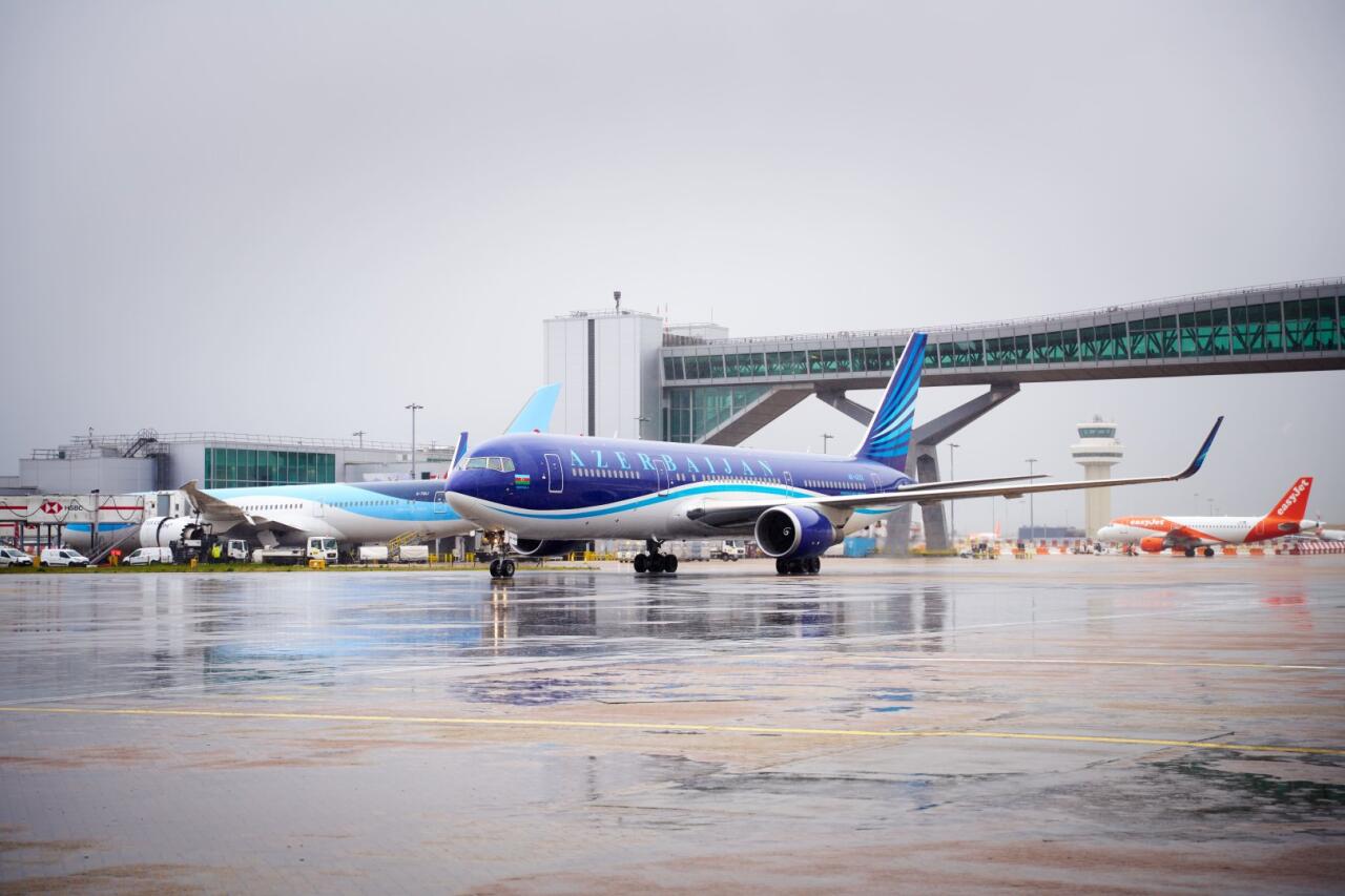 AZAL начал выполнение полетов в еще один аэропорт Лондона