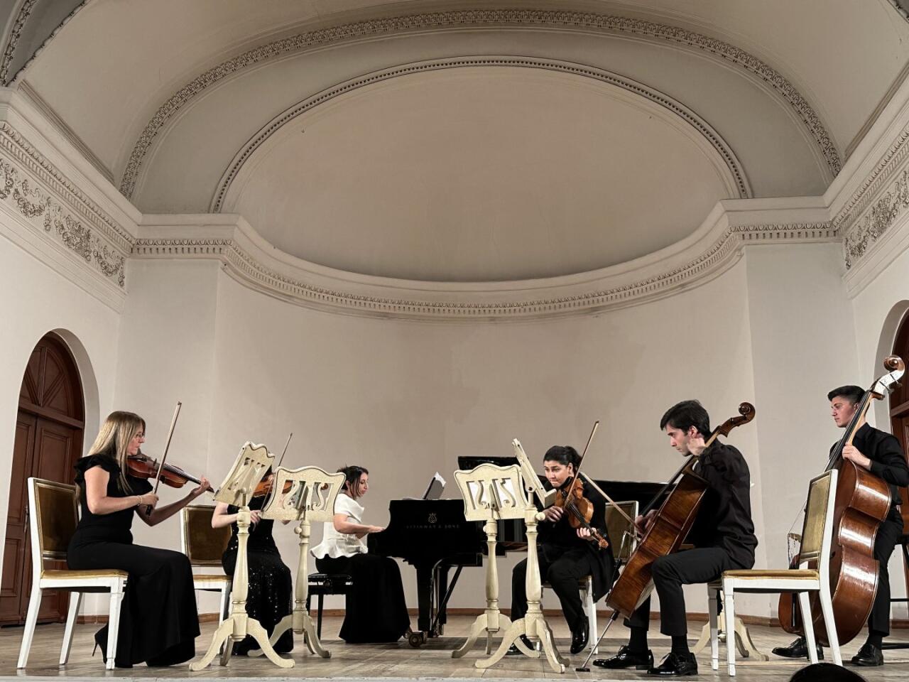 Красочный мир фантастической музыки Mystery Ensemble в Баку